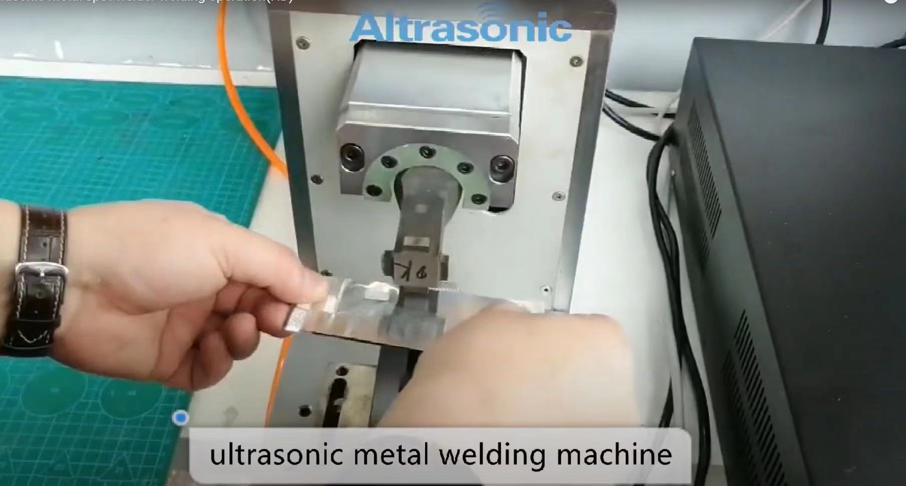 A aplicação da máquina de solda a ponto ultrassônica para metal